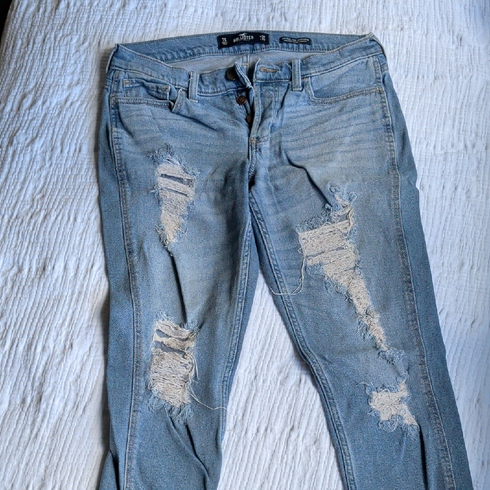 Hollister Low Rise Crop Boyfriend Ripped Jeans